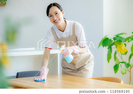 房屋清潔女員工 118569195