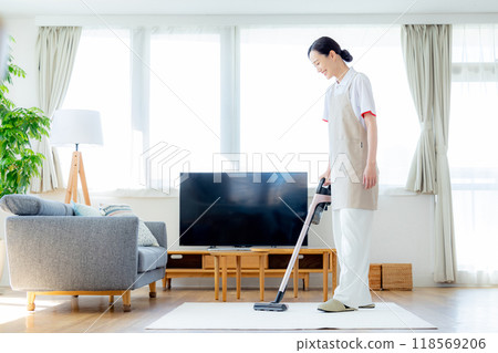 Vacuum cleaner woman 118569206