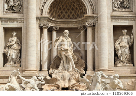  Trevi Fountain 118569366
