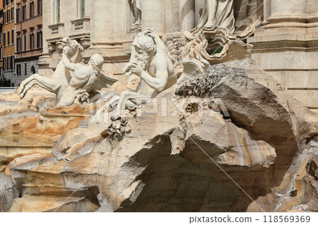  Trevi Fountain 118569369