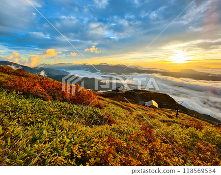 Autumn climbing of Mt. Karamatsu: Dawn (near Happoike Sanso) 118569534