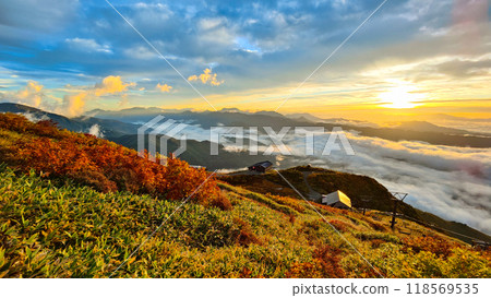 Autumn climbing of Mt. Karamatsu: Dawn (near Happoike Sanso) 118569535