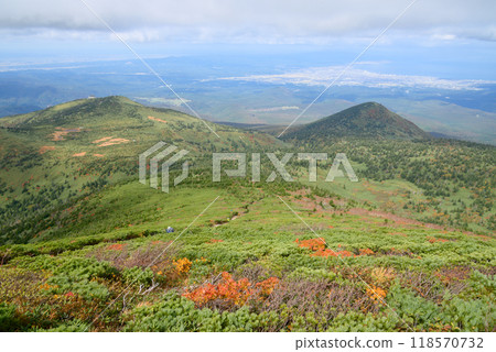 從赤倉山西北端望去的八甲田山、田茂山、前岳以及青森市 從赤倉山西北端望去的八甲田山、田茂山、前岳以及青森市 118570732