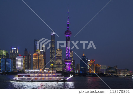 The Financial district of Pudong in Shanghai during the blue hour 118570891