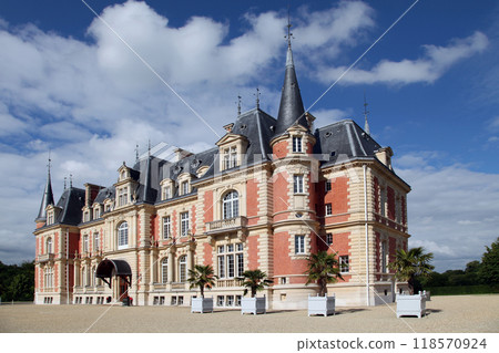 The Chateau des Fontaines in Gouvieux 118570924