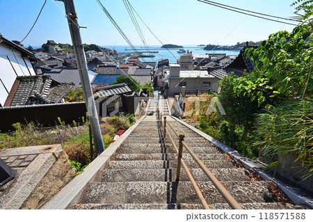 Stone walls and a view of Tomo Castle in Bingo Province, overlooking Tomonoura Stone walls and a view of Tomo Castle in Bingo Province, overlooking Tomonoura 118571588