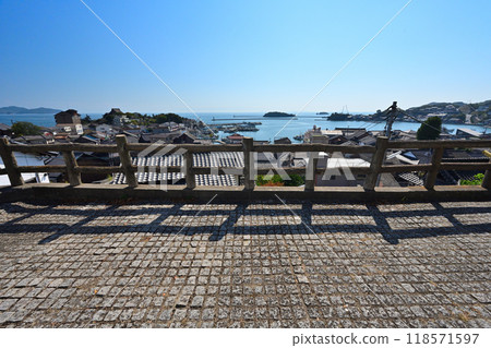 Bingo 省 Tomo 城堡的石牆和景觀，俯瞰 Tomonoura 118571597