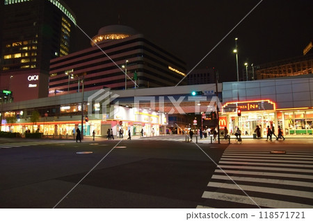 Scenery of Ginza in winter, Tokyo Scenery of Ginza in winter, Tokyo 118571721