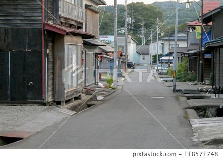 A nostalgic residential area with clean water flowing in the gutters in front of houses in Ichinohe Town, Iwate Prefecture, a town that was not hit by air raids. A nostalgic residential area with clean water flowing in the gutters in front of houses in Ichinohe Town, Iwate Prefecture, a town that was not hit by air raids. 118571748