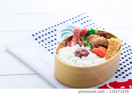 Homemade lunch box (magewappa) Homemade lunch box (magewappa) 118571876