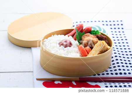 Homemade lunch box (magewappa) Homemade lunch box (magewappa) 118571886