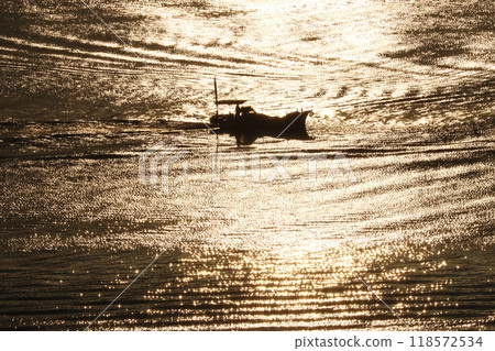多股暗流交叉的釣魚早晨 多股暗流交叉的釣魚早晨 118572534