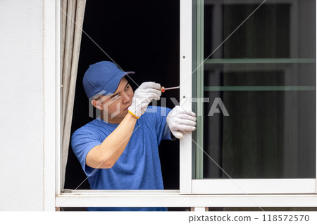 Worker replace aluminium sliding window lock. 118572570