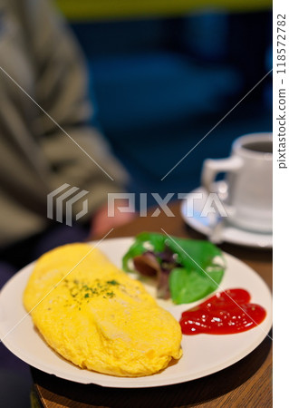 Lunch at the cafe 118572782