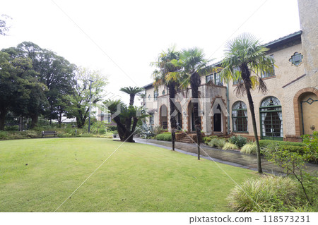 夏天安靜的鵝卵石街道 118573231