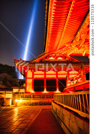Special night viewing of Kiyomizu-dera Temple during cherry blossom season in 2023 118573316