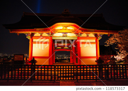 Special night viewing of Kiyomizu-dera Temple during cherry blossom season in 2023 118573317