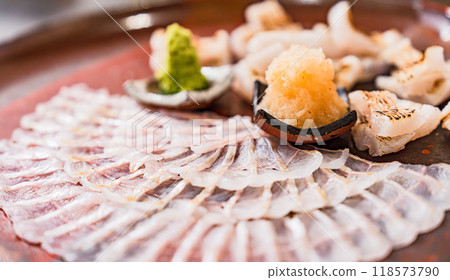 Densuke conger eel sashimi and grilled frosted sashimi [A specialty dish of Akashi Awaji Island] 118573790