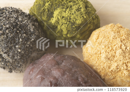 Ohagi (rice balls) Four-color ohagi (rice balls) 118573920