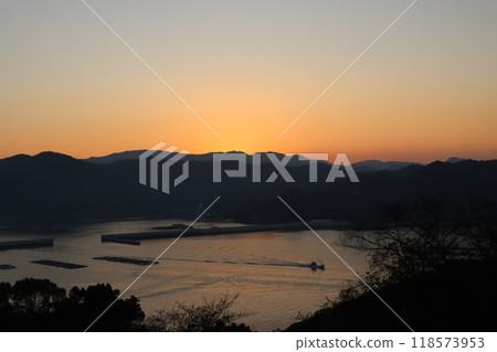 The autumn sunshine of the South Awaji Sea is dazzling - 4 118573953