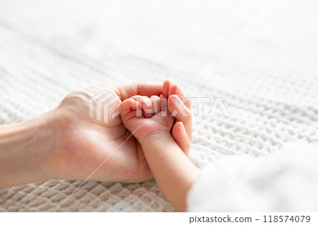 生於新生兒 118574079