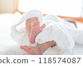 Born newborn 118574087