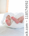 Born newborn 118574092