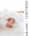 Born newborn 118574093