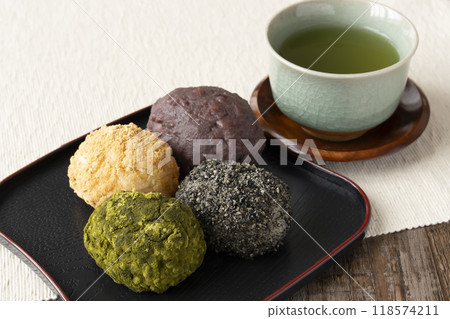 Ohagi: Four-colored ohagi and tea Ohagi: Four-colored ohagi and tea 118574211