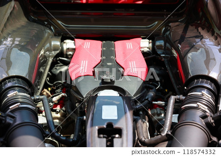 超級汽車引擎室 118574332