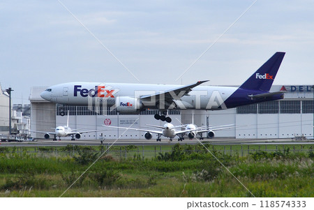 FedEx77F 成田機場 118574333