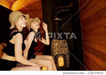 Woman entering the sauna 118574615