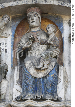 Virgin Mary with baby Jesus, Baptistery, Parma, Emilia-Romagna Italy Virgin Mary with baby Jesus, Baptistery, Parma, Emilia-Romagna Italy 118574705