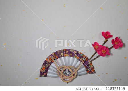 新年素材：梅花扇子壁紙 118575149