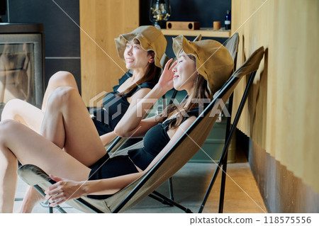 A woman taking an outdoor bath 118575556