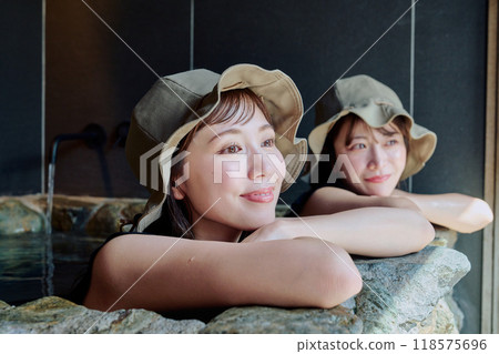 女性洗澡 118575696