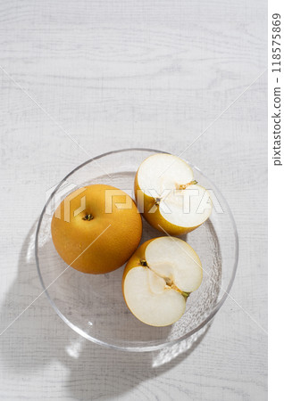 Large Akizuki Pear 118575869