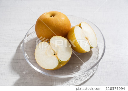 Large Akizuki Pear 118575994