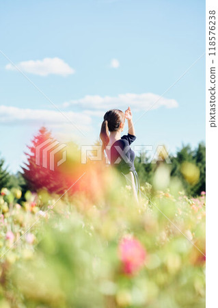 Woman standing in a flower field 118576238