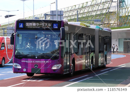 [FUK] Fukuoka Airport: Rainbow Bus (Domestic⇔International Shuttle Bus) 118576349