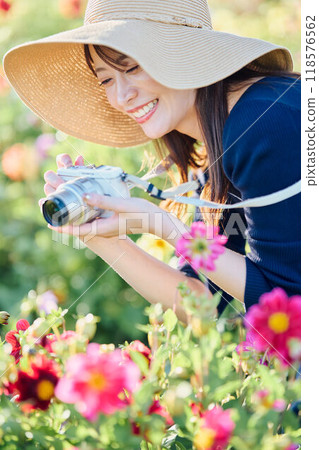 A woman shooting flowers 118576562