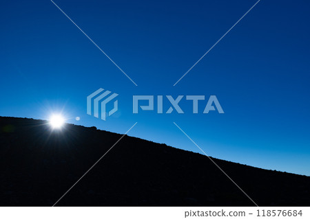 太陽從山脊上出來 太陽從山脊上出來 118576684
