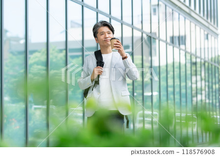 Office casual for middle-aged men Office casual for middle-aged men 118576908