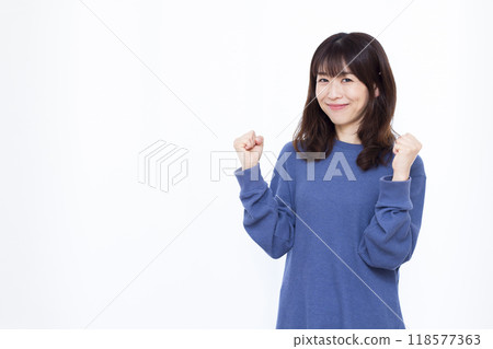 膽量姿勢的女人 118577363