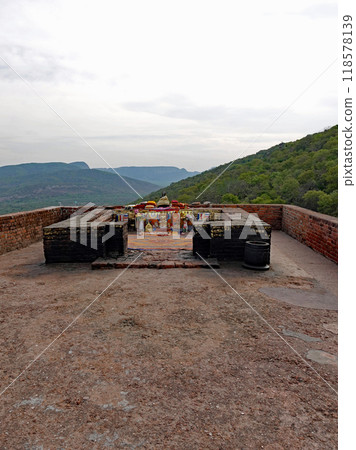 佛陀說法的靈石山香堂位於印度比哈爾邦佛教聖地王舍城東側。 118578139