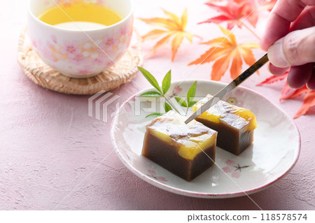 Japan's most famous Japanese sweet, yokan (steamed chestnut yokan) 118578574