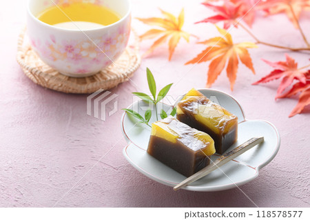 Japan's most famous Japanese sweet, yokan (steamed chestnut yokan) 118578577