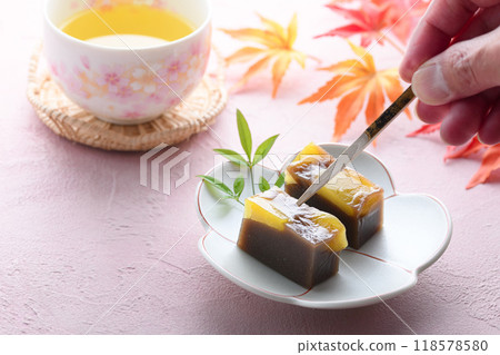 Japan's most famous Japanese sweet, yokan (steamed chestnut yokan) 118578580