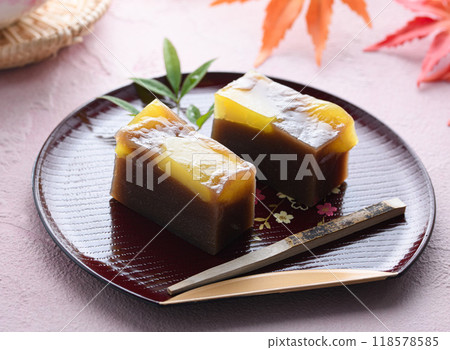 Japan's most famous Japanese sweet, yokan (steamed chestnut yokan) 118578585
