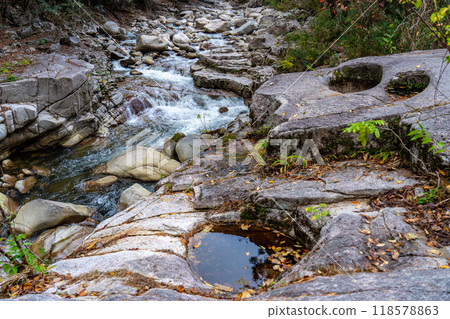 Autumn in Okutsukei: Usubuchi potholes 2, Kagamino-cho, Tomata-gun, Okayama Prefecture Autumn in Okutsukei: Usubuchi potholes 2, Kagamino-cho, Tomata-gun, Okayama Prefecture 118578863